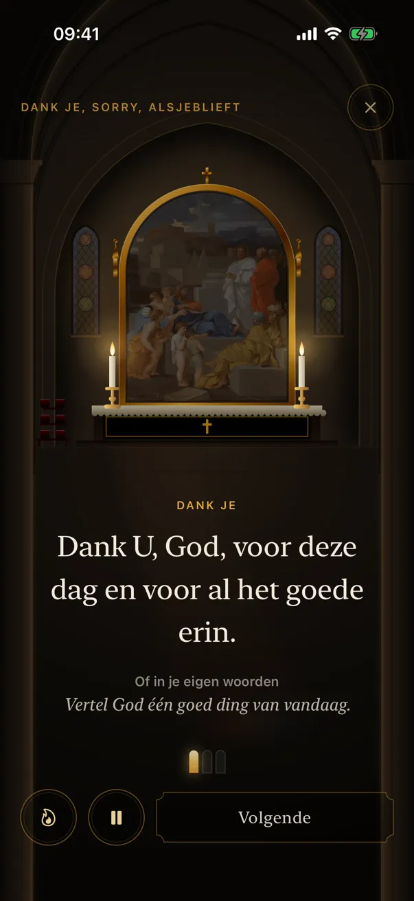 Een begeleid gebed in de app: een schilderij boven een altaar met brandende kaarsen, en daaronder de woorden om te bidden.